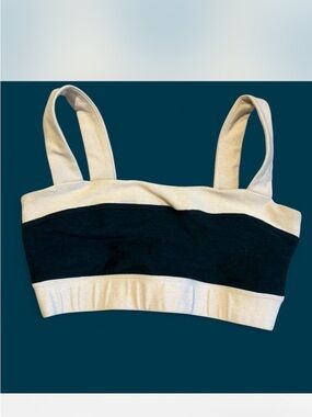 Women’s nocturnal nave Beyond Yoga sports bra size XS